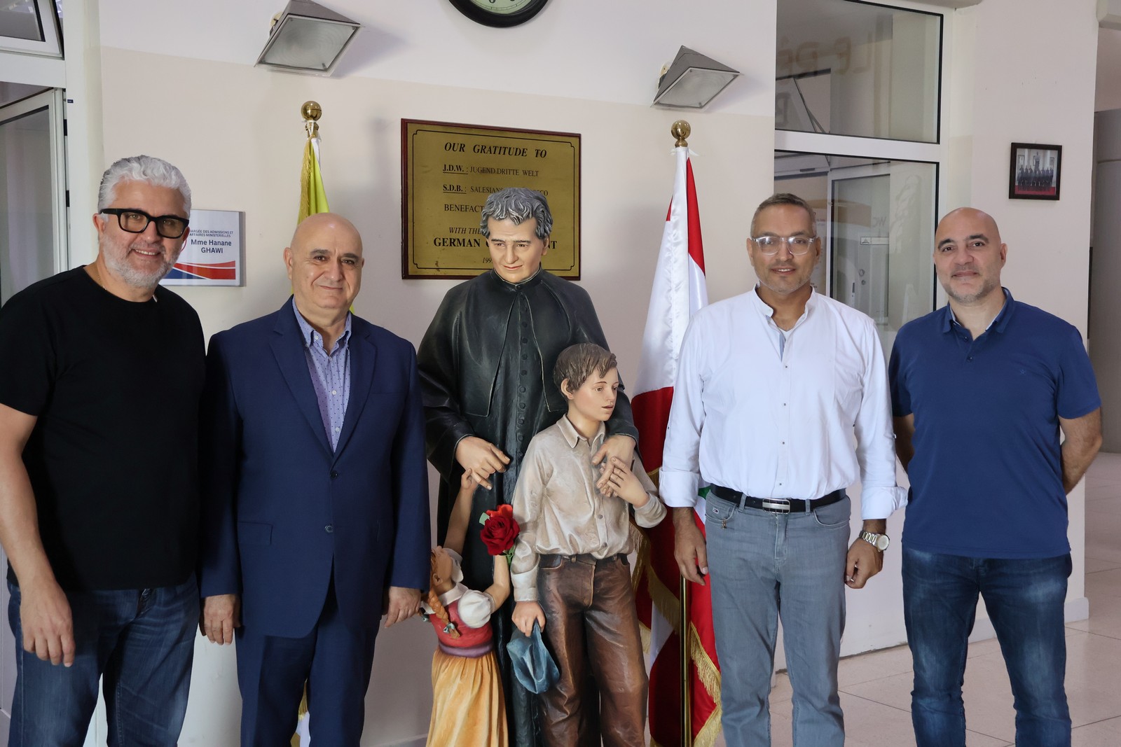 El diputado Chawki Daccache recorriendo el campus de la Escuela Técnica Don Bosco – Fidar, Líbano
